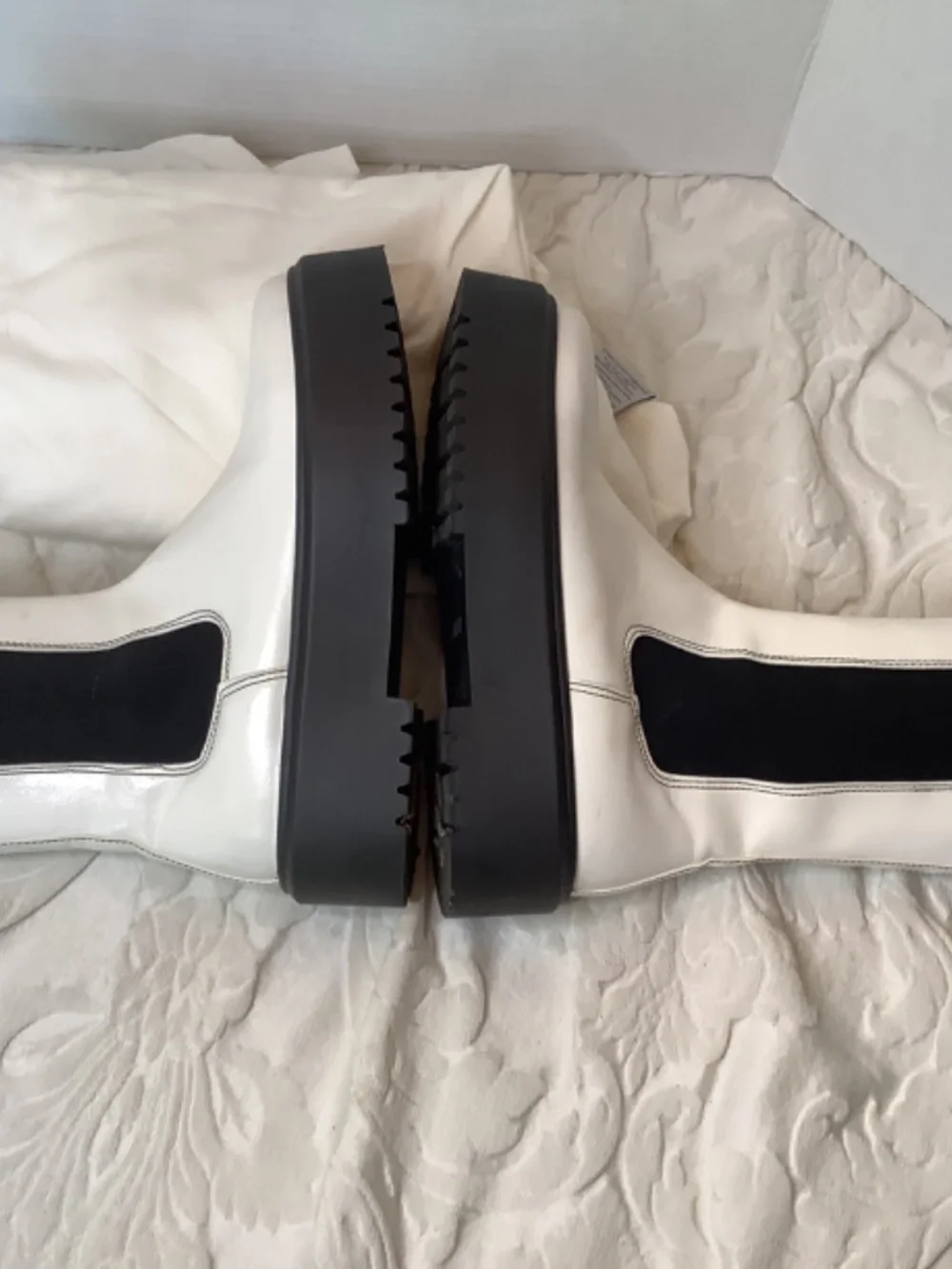 EUC ASOS design white black Chelsea‎ boots platform